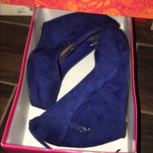 Mix No. 6 Blue Heels